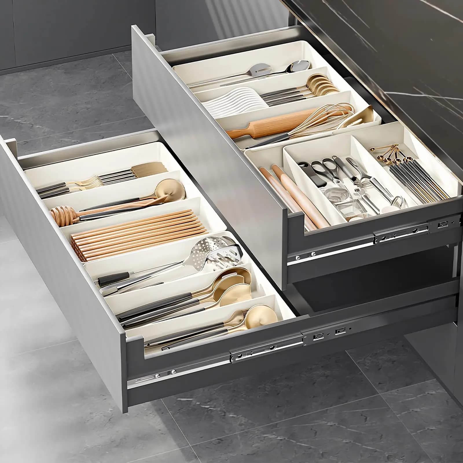 Organizer for drawers, cutlery tray for kitchen drawer, expandable tool holder with compartments, spoon holder, forks, knives.