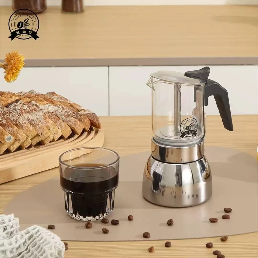 Moka trasparente 4/6: corpo in vetro borosilicato alto, base durevole 430. Uso domestico/ufficio/campeggio. Funziona su induzione e gas