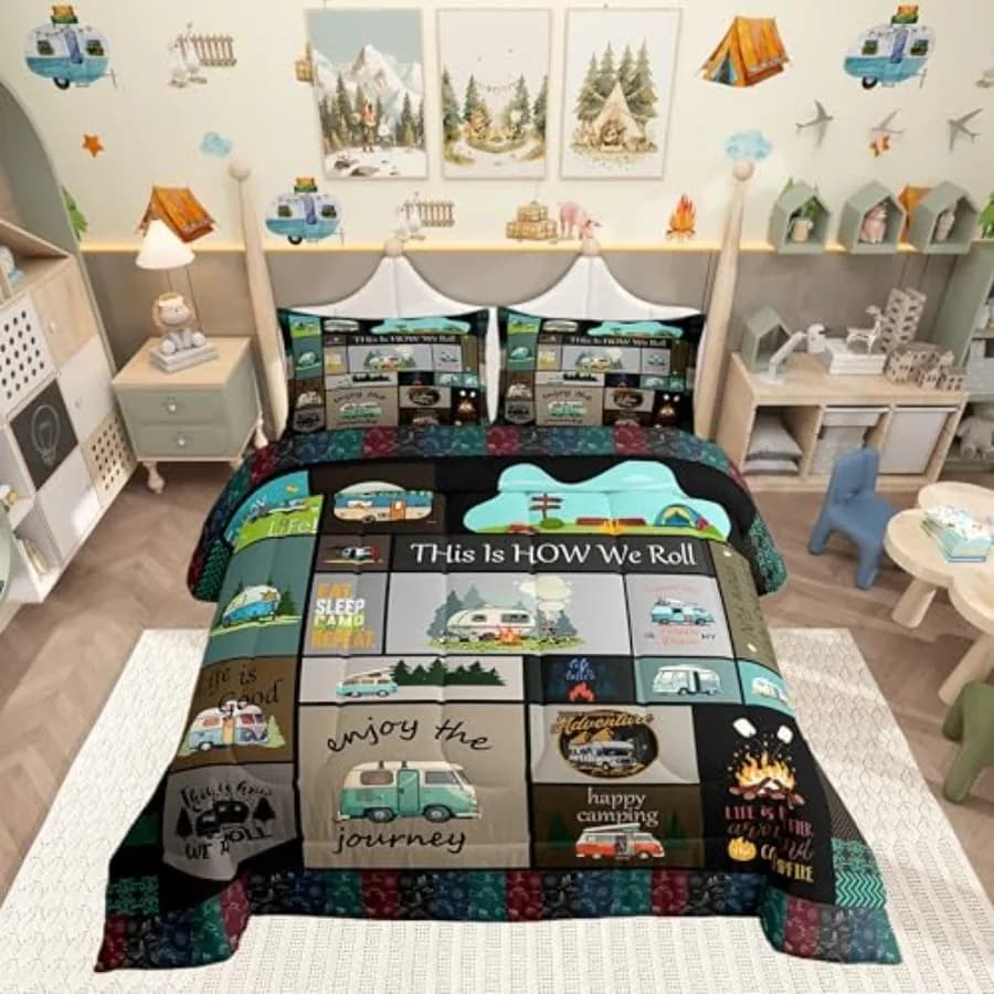 Set Copripiumino a Tema Camper, Set Biancheria da Letto Happy Camping per Adulti e Adolescenti, Copripiumino con Auto Cartoon, Lussuoso Trapuntino da Viaggio con Motivo a Griglia
