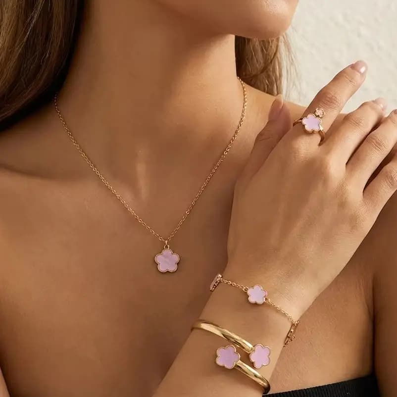 Set di Gioielli con Fiori di Ciliegio Sakura per Donne, Collana Trendy Color Oro, Orecchini, Bracciale e Anello, Regalo Estetico