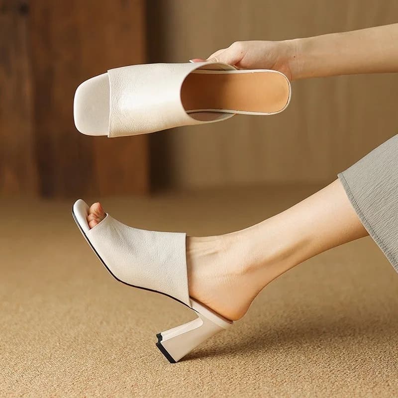 Pantofole da donna con tacco alto Scarpe eleganti estive Sandali eleganti con tacco grosso alla moda Scarpe slip on beige nere da donna