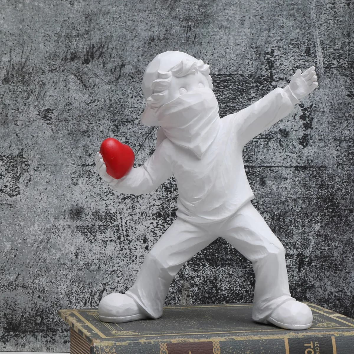 1 pz resina Banksy amore sculture lanciatore di pietra statua decorazione della casa accessori da scrivania figurine da collezione interni decorativi