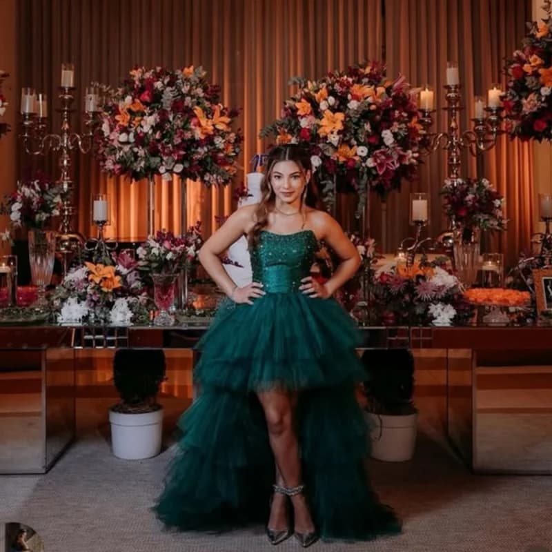 Abiti Quinceanera verde scuro personalizzati con spalle scoperte applique in cristallo Stratificazione di pizzo Coda lunga Vestido 15 Quinceanera