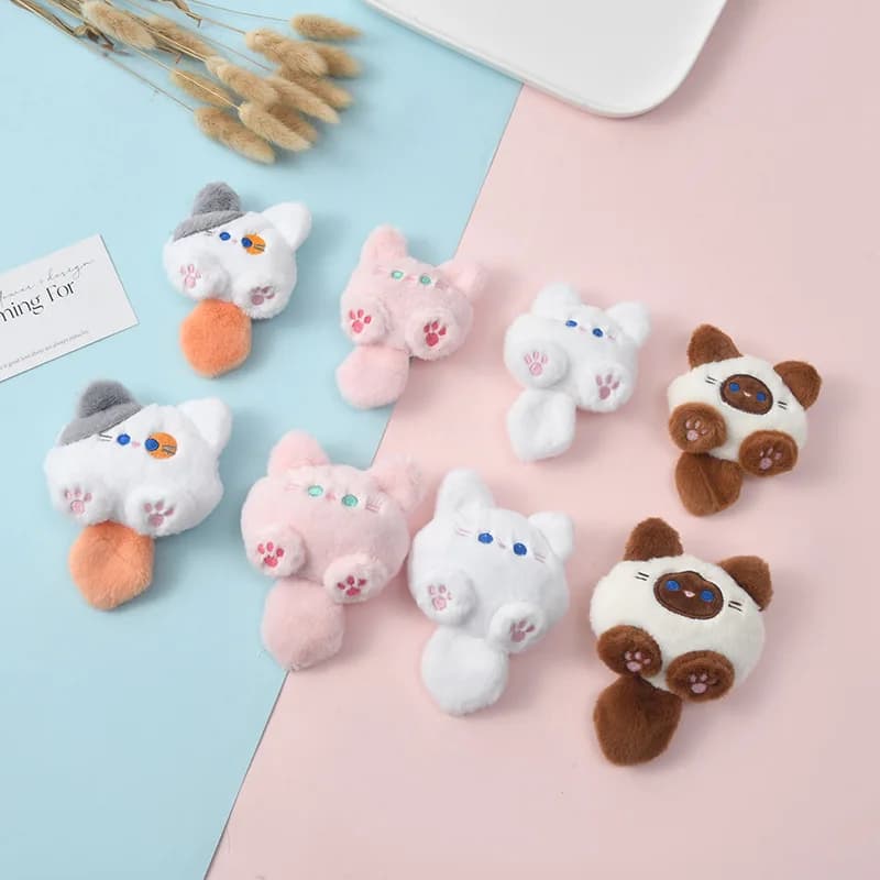 Nuovo gattino stridulo bambola di peluche borsa appesa simpatico cartone animato fai da te gatto spilla portachiavi in oro quattro regali di compleanno opzionali per i bambini