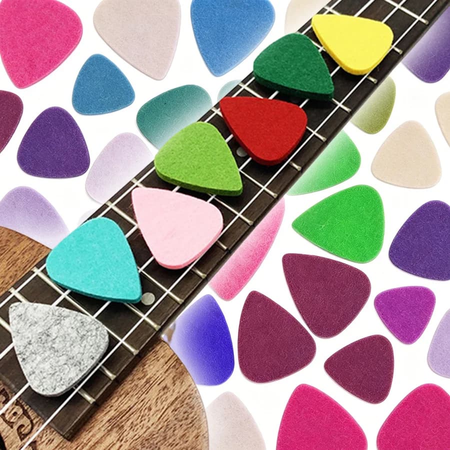 20pcs Heart Felt Picks 3x2.5cm 3.5mm Thick for Guitar Ukulele Bass Instrument Accessories, Color Random Ship DDJ