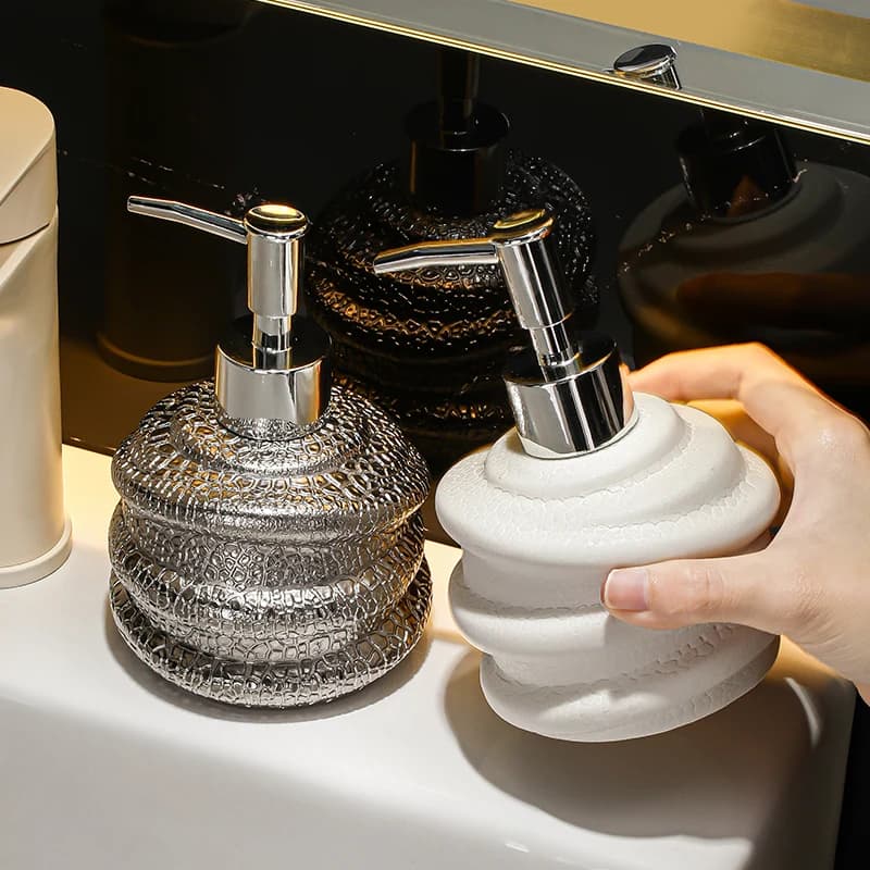 Bottiglia di lozione in ceramica da 300 ml Toilette per hotel Lavaggio a mano Bottiglia di pressa per liquidi Lavaggio per il corpo Shampoo Bottiglia di erogazione Dispenser di sapone