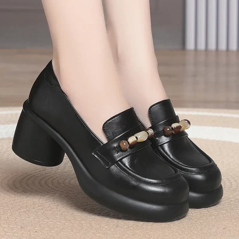 Scarpe da donna in morbida pelle con tacco basso vintage da 6 cm Mocassini da donna 2026 Scarpe con plateau con suola spessa primaverile singole per il lavoro della mamma in ufficio