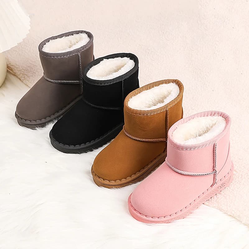 Stivali invernali in cotone caldo per ragazze del bambino 2025 Nuovi bambini Stivali da neve foderati in peluche spesso antiscivolo Semplici bambini Scuola All'aperto Abbigliamento quotidiano