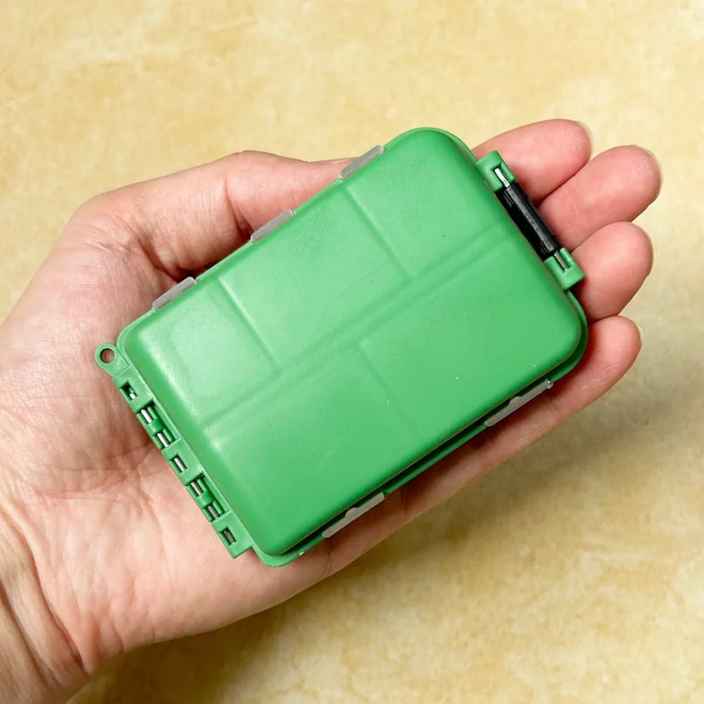 1 piece Fishing tool box, case with 10 plastic compartments, convenient and practical.