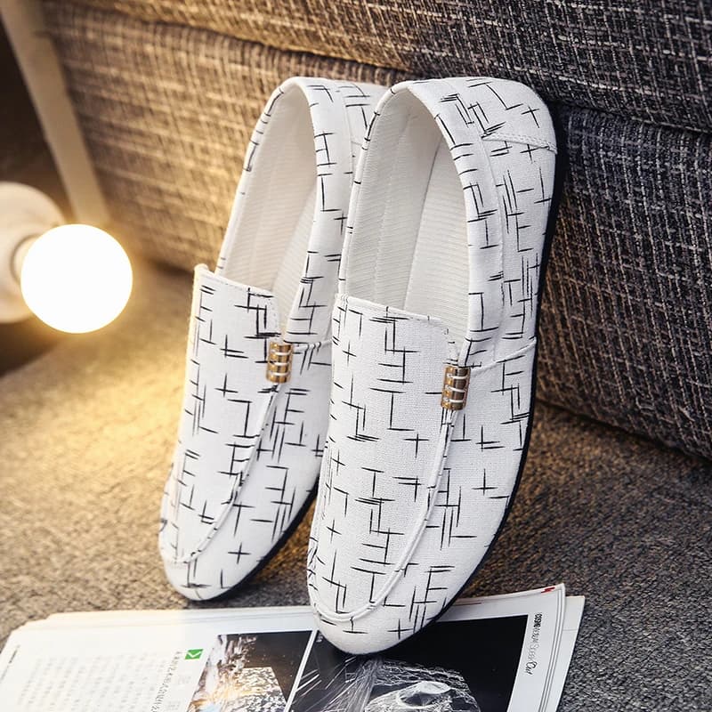 Practical slip on men cloth shoes durable sole, skin-friendly upper, non-slip leisure footwear for daily short travels