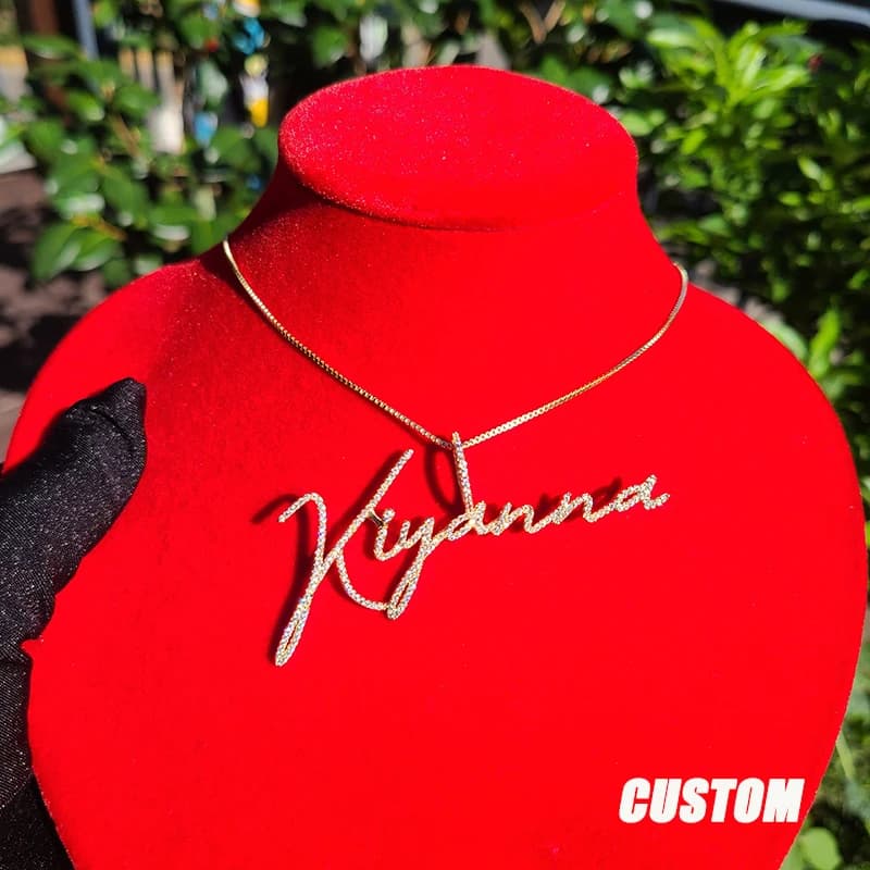 Ciondolo con nome personalizzato Carattere firma Parole con zirconi cubici Collana con lettere personalizzate Gioielli per regalo di compleanno Drop Shipping
