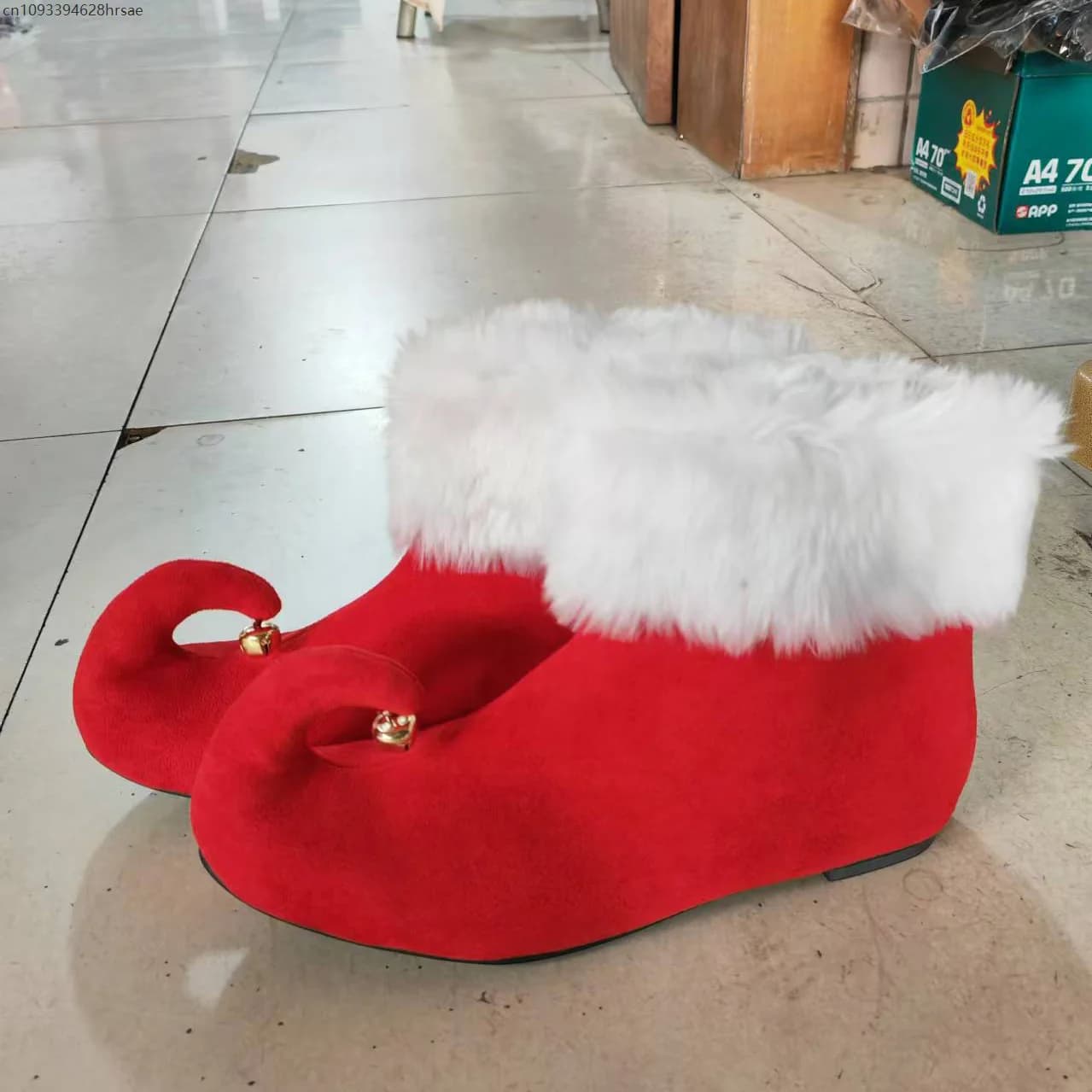 Stivali natalizi in pelle scamosciata con cascabelle Verde Rosso Copri pelliccia di Babbo Natale Scarpe da elfo invernali Giochi di ruolo di Halloween