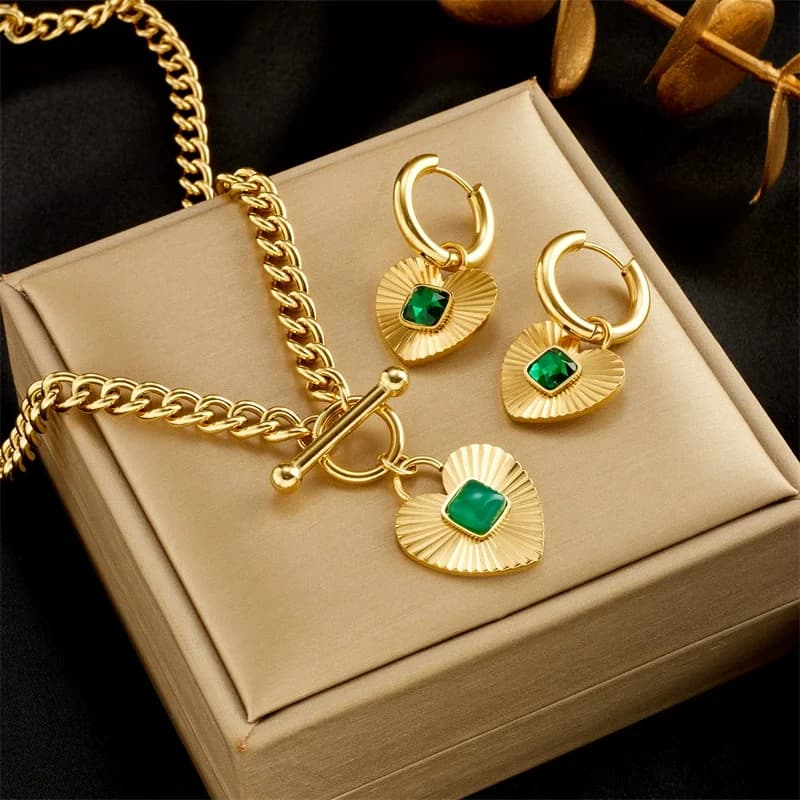 Set di Gioielli Placcati in Oro 18K con Cuore in Zirconia Verde, Collana a Catena Cubana e Orecchini a Cerchio, Set con Chiusura OT in Acciaio Inossidabile