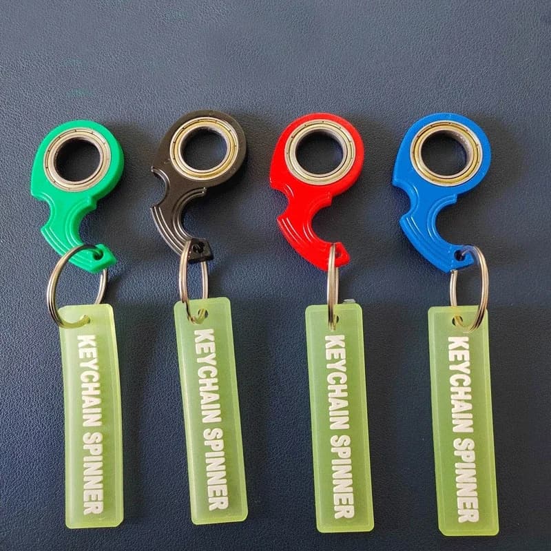 Nuovo Portachiavi in Metallo con Effetto Legno, Fidget Spinner, Coltello a Artiglio Karambit, Giocattolo Girevole da Dito, Accessori per Interni Auto