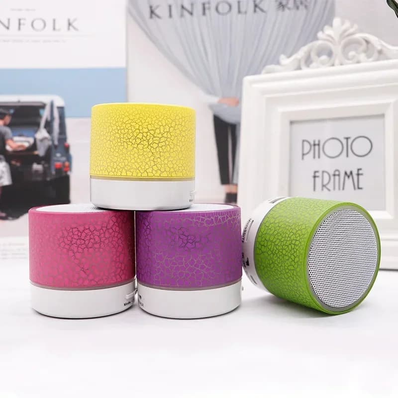 Mini Crack Altoparlante Bluetooth wireless Scheda plug-in portatile Ricarica Piccolo altoparlante Altoparlante wireless a emissione di luce LED a basso audio
