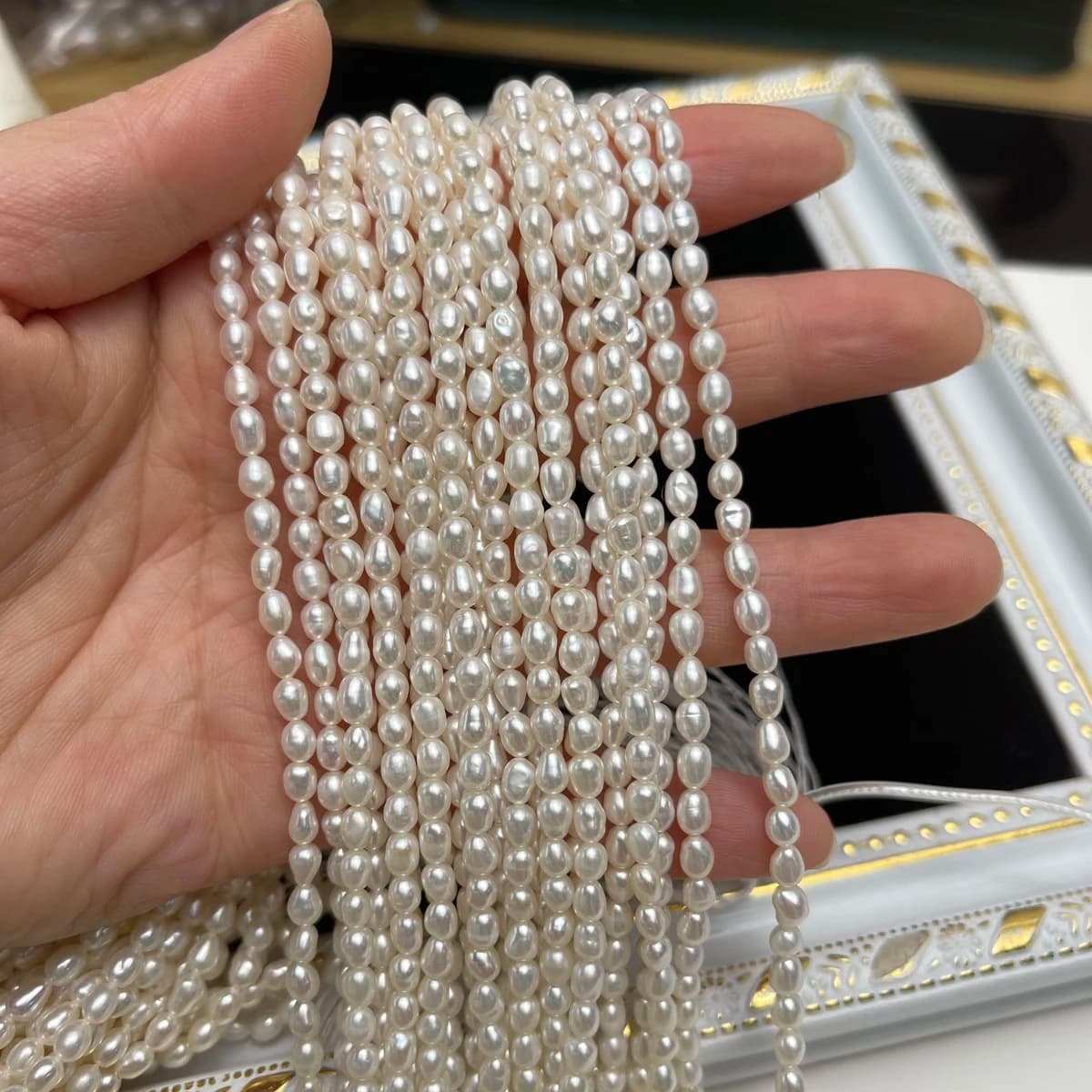 Perle Naturali d'Acqua Dolce Bianche Rotonde 3-4mm, Perle Sciolte per Creazione di Gioielli Fai-da-Te, Collane, Orecchini, Bracciali, Regalo per Donne