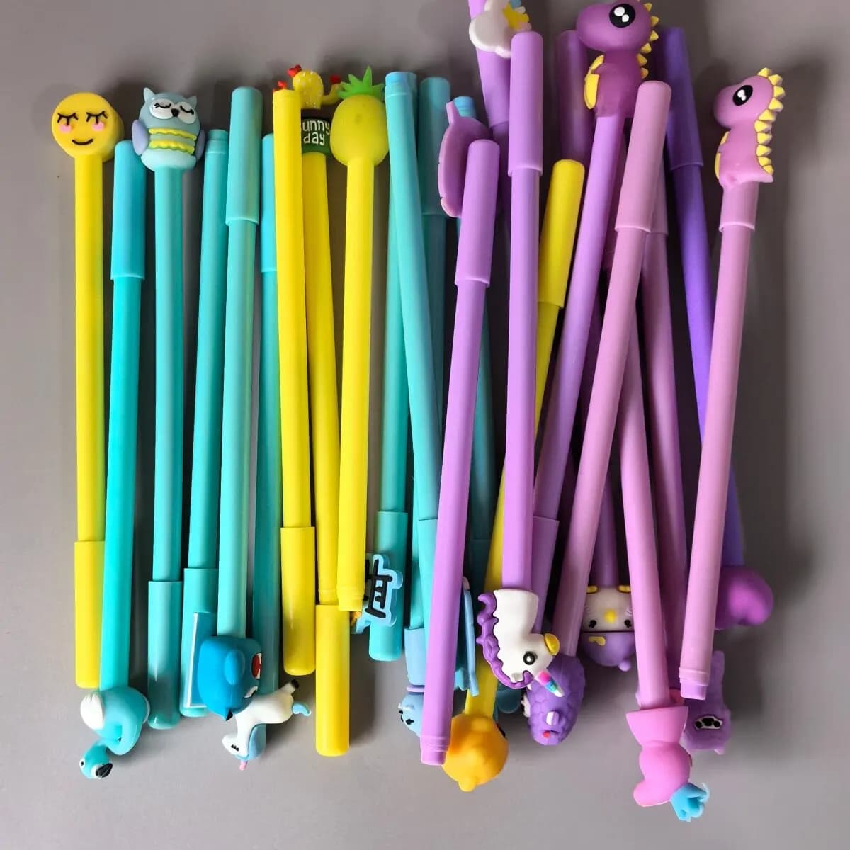 10Pcs Random Style Cute Ballpoint Pens Smooth Writing Gel Pens with Creative Cartoon Caps for Office & Study Stationery Supplies