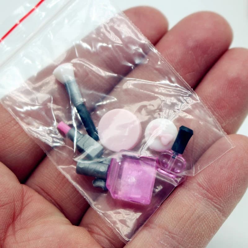 1:12 Miniature Accessories Set for Doll House: Lipstick, Compact Cypriot, Perfume, Makeup Brush, Makeup Scene Decorations