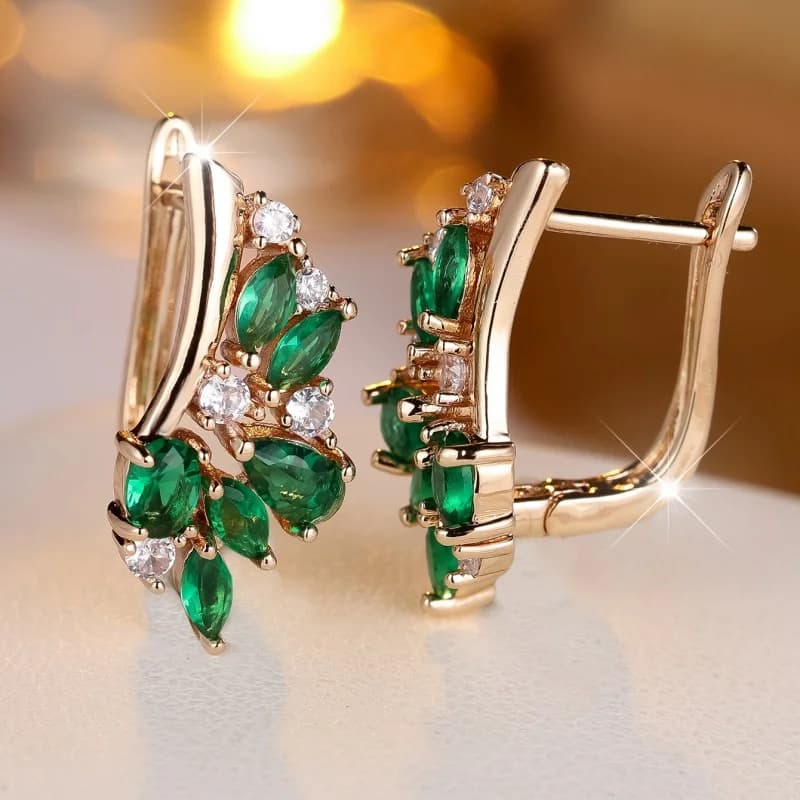 Fibbia per orecchio cavo con zirconi micro intarsiati con diamante verde della nonna Accessorio versatile dolce e fresco di fascia alta