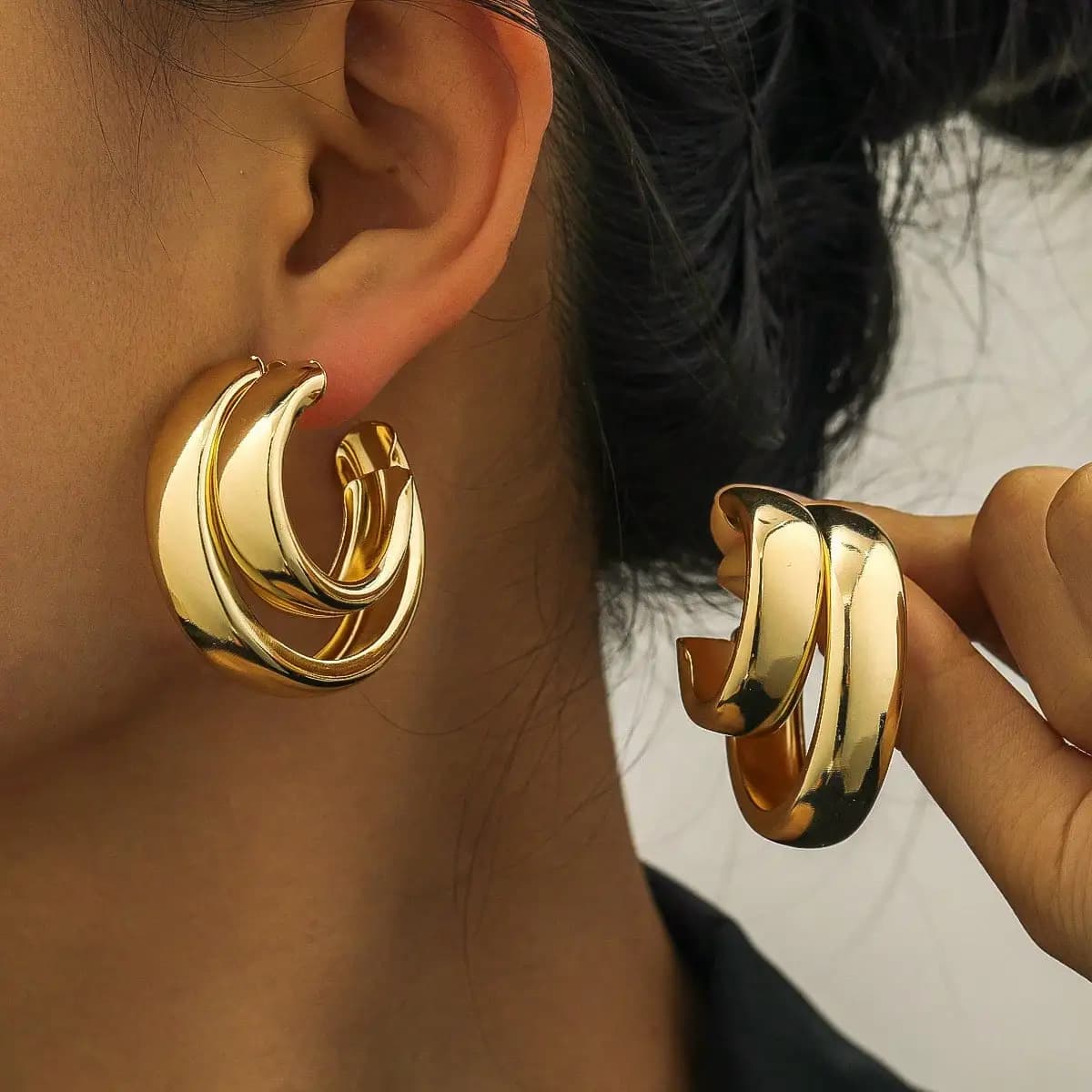 1 Pair Of Double-Layer Glossy C-Shaped Earrings, Fashionable And Unique Design With An Elegant Feel, Suitable For Banquets, Parties, And Various Occasions