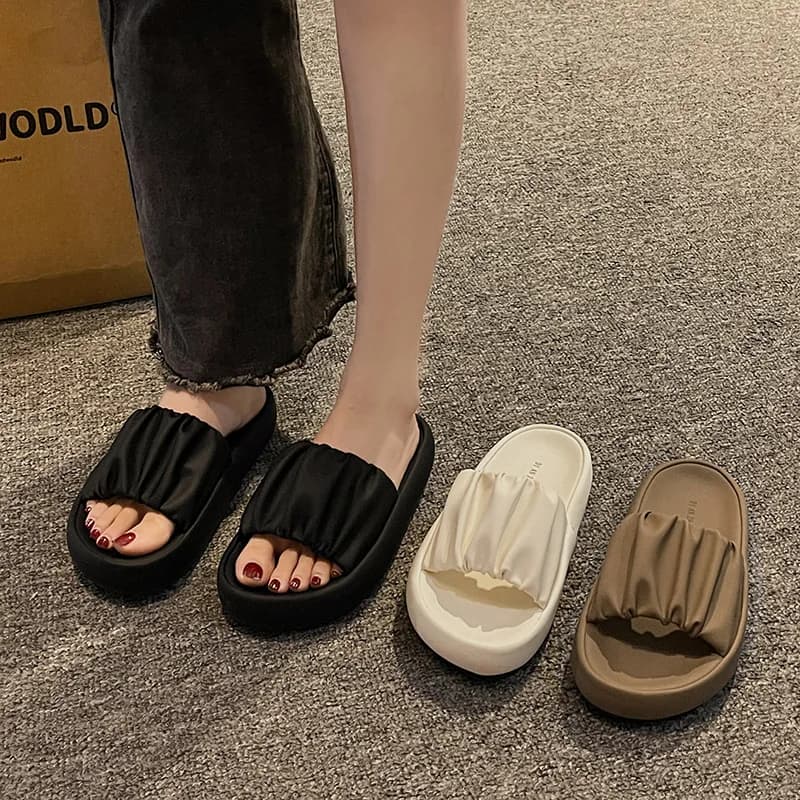 Ciabatte Donna alla Moda con Fondo Spesso per Interni ed Esterni, Nuovo Stile Estate 2026, Sensazione di Lusso, Scarpe Slip-On