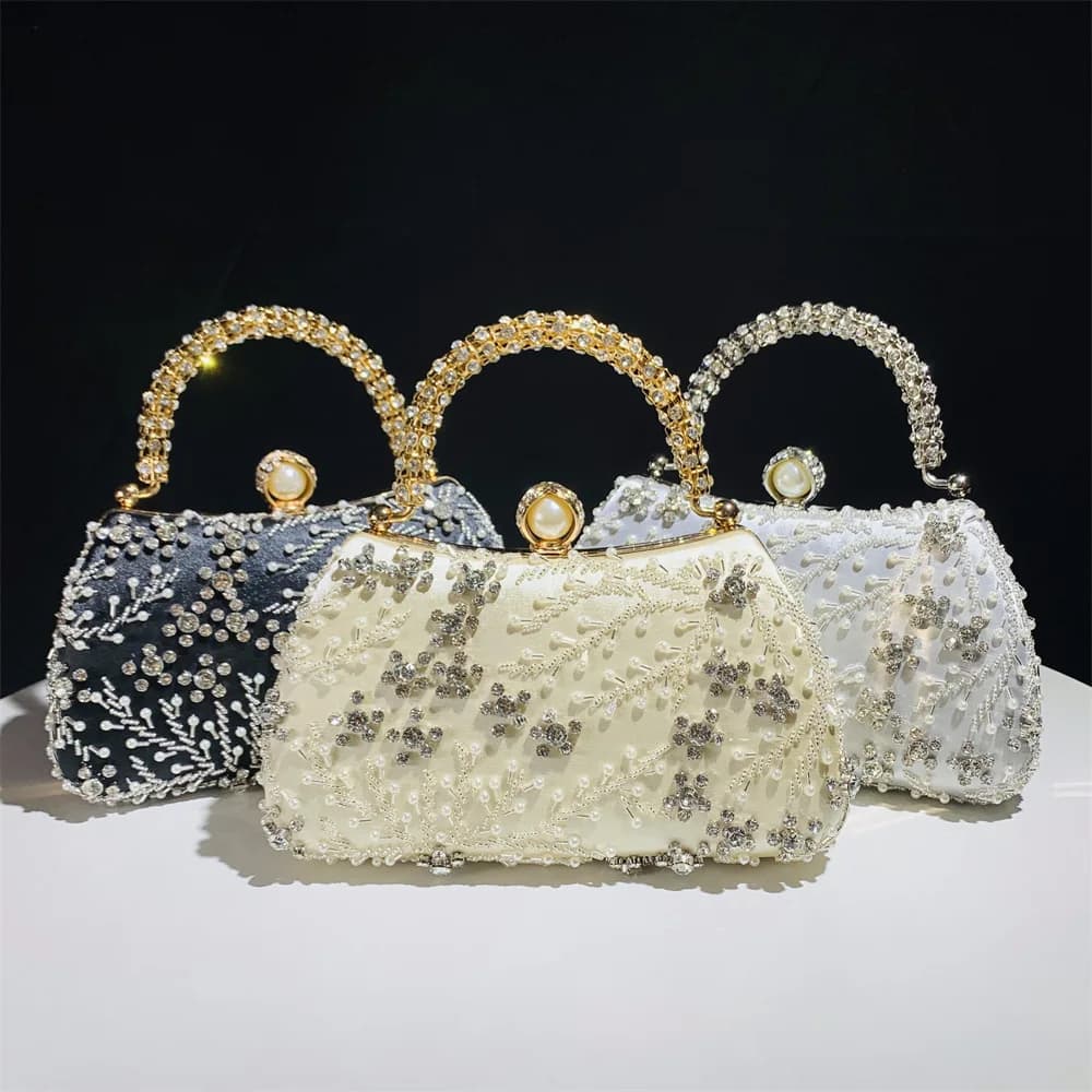 Borsa da sera con perle ricamate a mano, borsa da sposa di tendenza alla moda.
