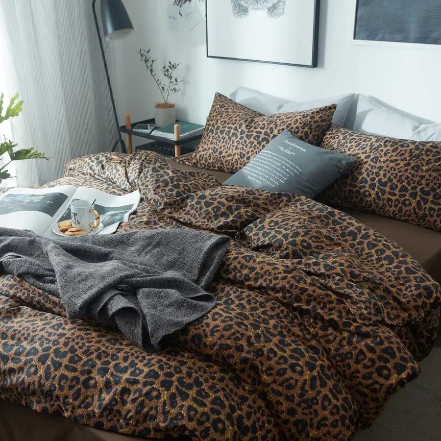 Set quilt with print King Set quilt printed with soft cheetah and soft animal 3 pieces Black brown floral bed linen