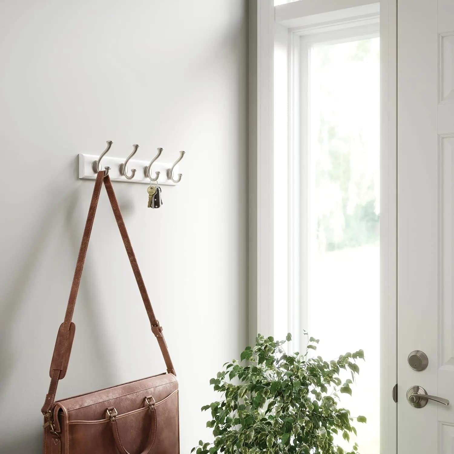 Lampada da parete casual in stile rustico, bianco puro, 16 pollici. Appendiabiti con 4 Ganci in Nichel, B48504K-PMN-C