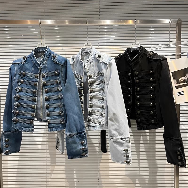 Giacca Corta in Denim da Donna con Tracolla e Fibbia Metallica, Nuova Collezione Autunno 2026, Stile High Street