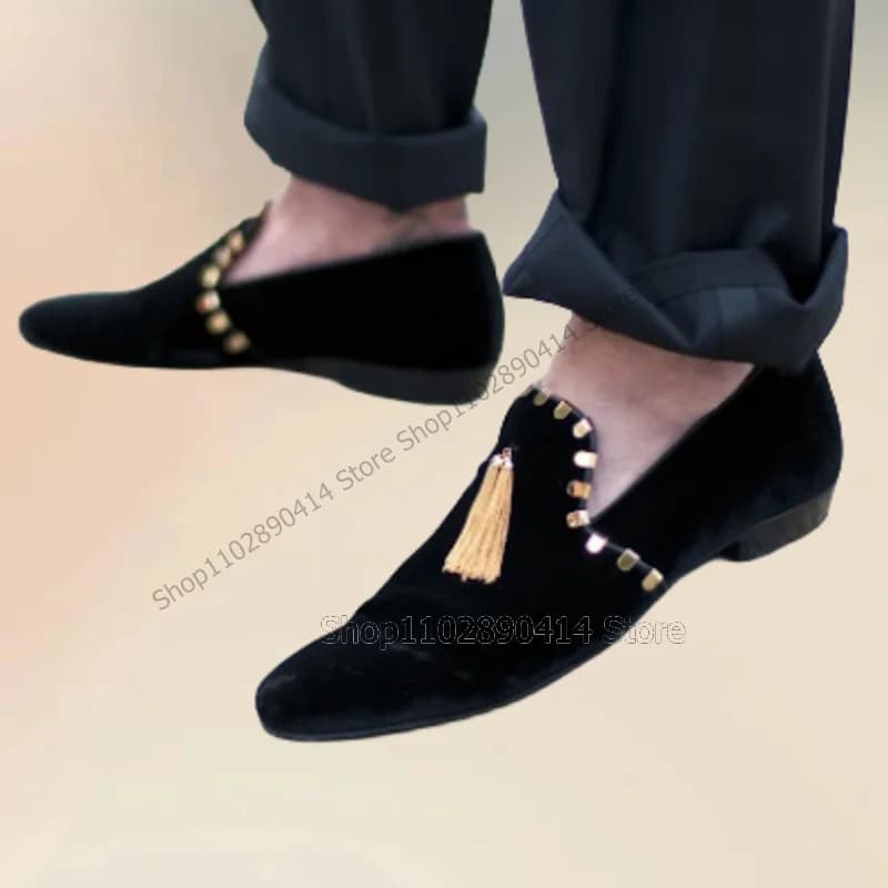Rivetti dorati nappe Decor Black Flock Penny mocassini moda Slip On scarpe da uomo lussuose scarpe Casual da uomo per banchetti fatti a mano