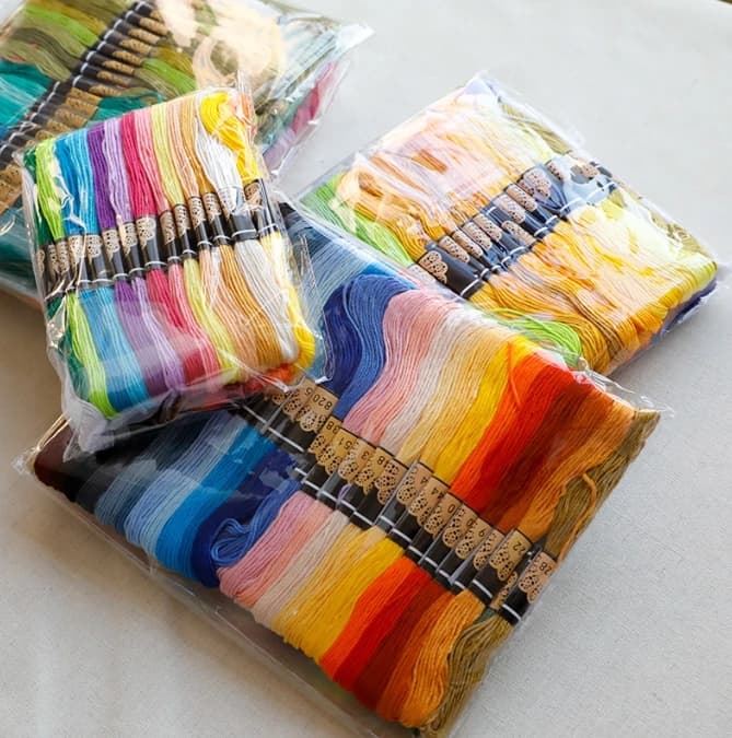 Kit di Fili da Ricamo in Cotone Multicolore, Gomitoli per Cucito, Filo per Punto Croce, Strumenti Fai-da-Te per Creare Braccialetti