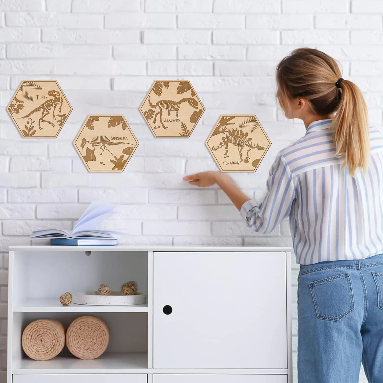 4 pieces of wall dinosaur, hexagonal decoration in wood, laser engraving, kindergarten, games room, classroom decoration (13x15 cm)