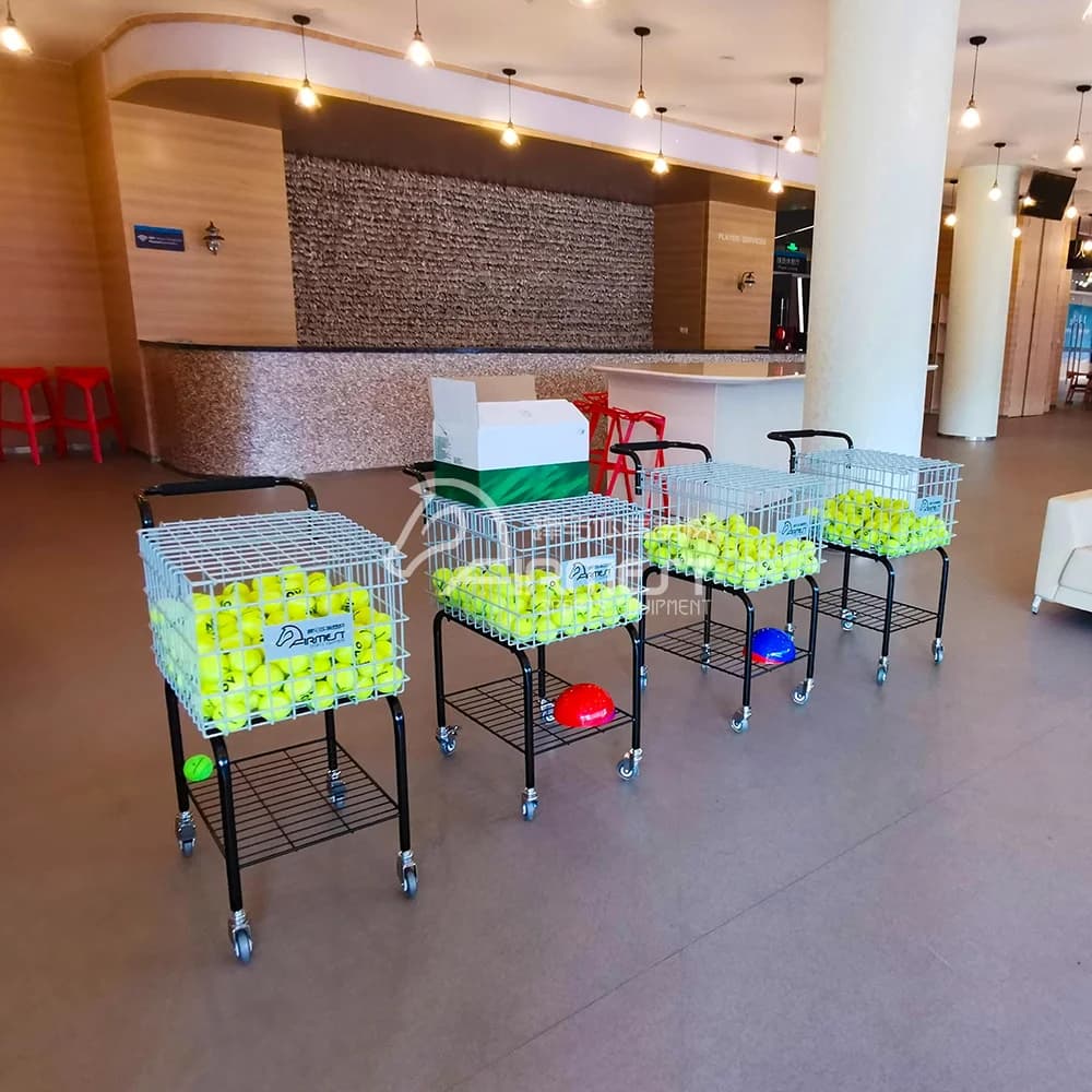 Attrezzatura per l'allenamento del tennis: cestino raccoglitore mobile con manico e ruote per riporre le palline per club e allenamento individuale