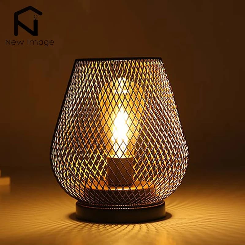 Portacandele a gabbia cava in metallo nordico lanterna a LED lampada a batteria alimentata a batteria per la decorazione della casa del tavolo del soggiorno di nozze