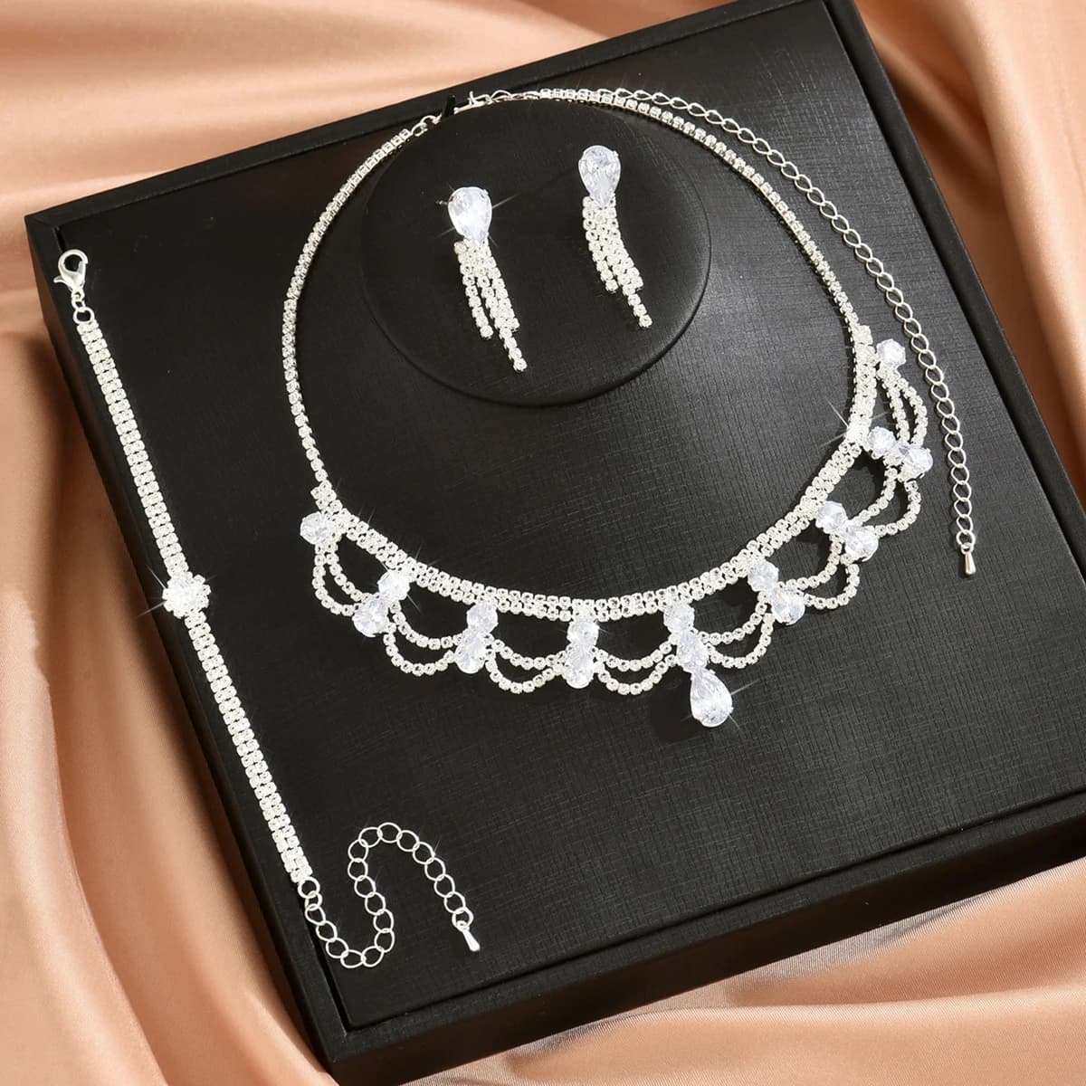 Set di tre pezzi con collana, orecchini e bracciale dallo stile lussuoso, adatto per matrimoni, balli e accessori per feste.