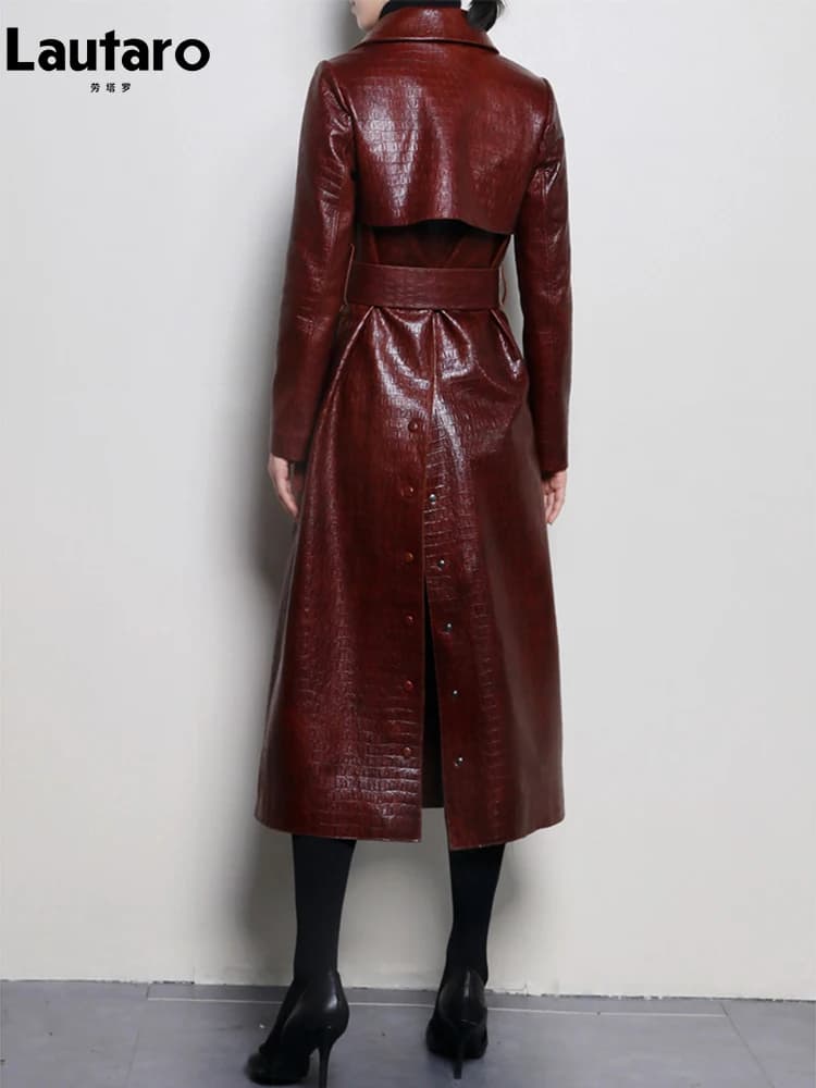 Lautaro Autunno Lungo Lucido Riflettente In Pelle Sintetica Trench per Le Donne Cintura Doppio Petto Abiti di Designer di Lusso 2023