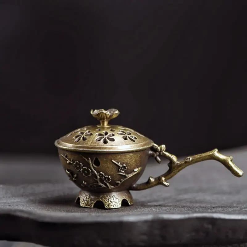 Handheld Plum Blossom Incense Holder Vintage Zinc Alloy Hollow Out Incense Stick Incense Holder With Cover Aromatherapy Ornament