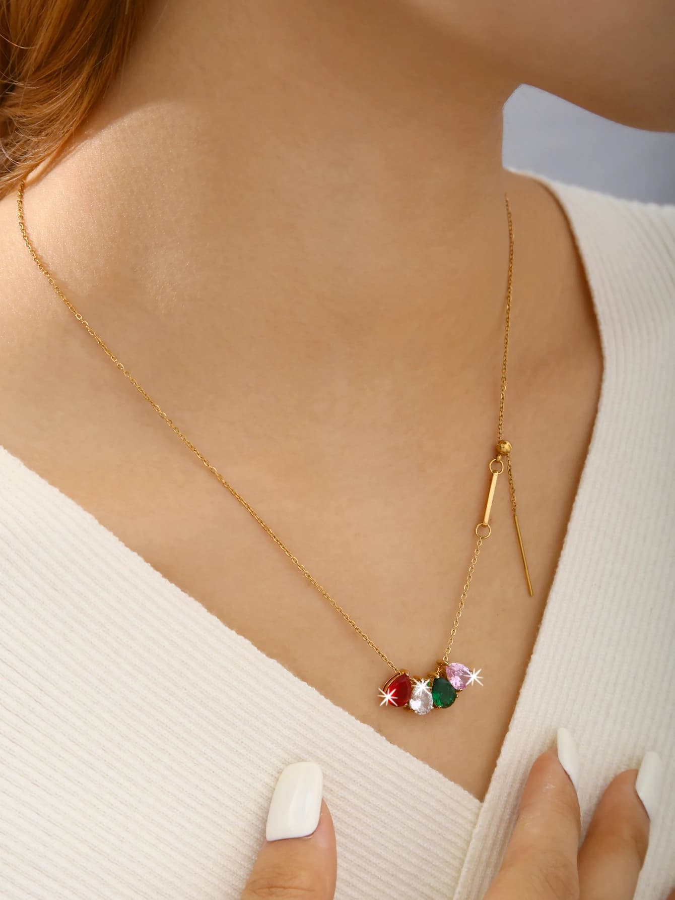 Collana da donna in acciaio inossidabile di ispirazione al lusso, versatile ed elegante con pietre di zirconia a goccia placcate in oro 18 carati