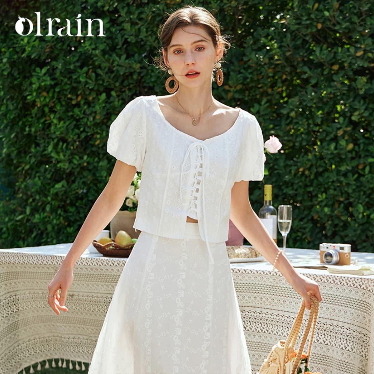Camicetta OLrain in Cotone Bianco da Donna Estate 2026 Scollo a V Ricamata Manica Corta a Sbuffo Elegante Top da Donna O24XX85308