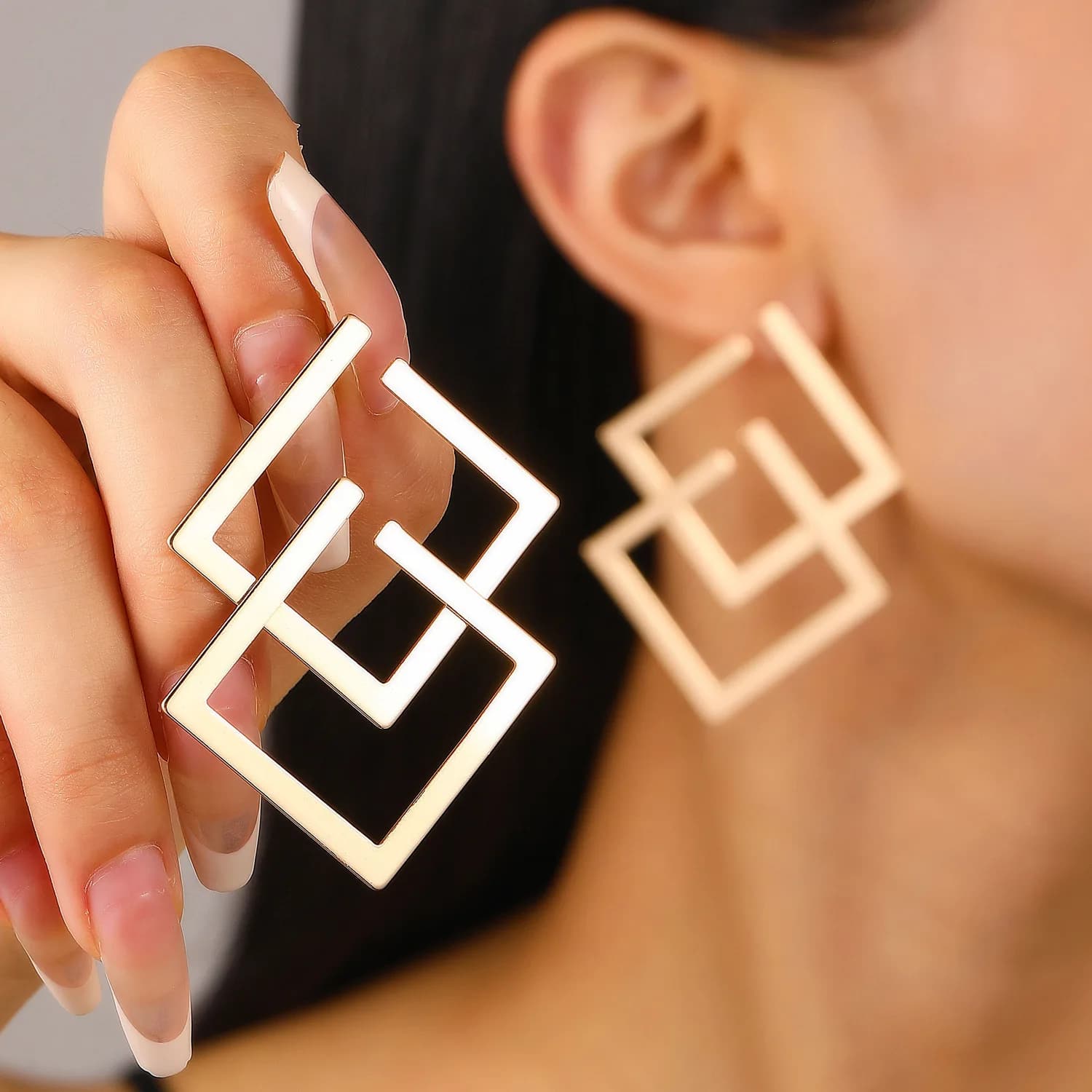 Orecchini Geometrici Irregolari alla Moda per Donne, Gioielli in Metallo, Nuova Tendenza 2026, Orecchini a Perno Quadrati Color Oro per Donne