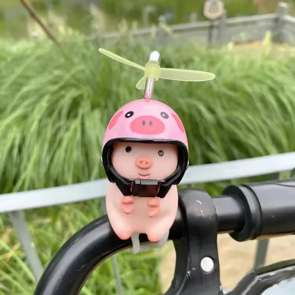 Car route from the wind Nice pink pig with propeller for helmet Dust for road bike Motor helmet Riding Decoration for cycling car