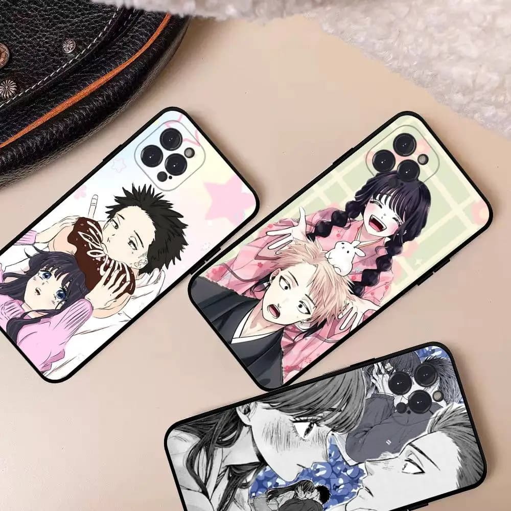 Cover per iPhone 16 15 17 13 14 12 11 Pro Max Plus con design Anime 'The Fragrant Flower Blooms with Dignity', guscio nero