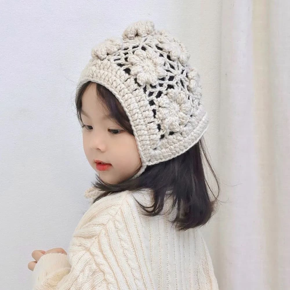 Cappello Lavorato a Maglia per Bambini Traspirante e Fatto a Mano, Berretto con Fiori Traforati all'Uncinetto, Cappello Casual con Frange per Bambine