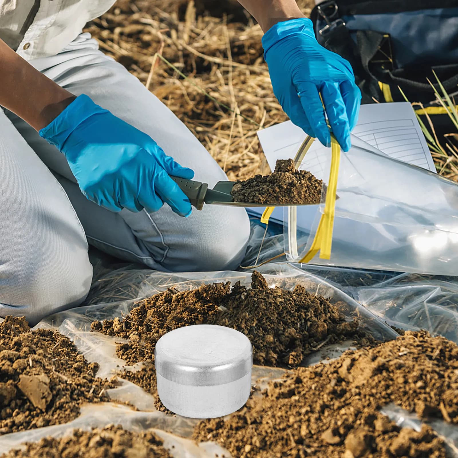4 round aluminium containers for soil sampling, laboratory bearings for weighing, metal containers for soil conservation, accurate data recording