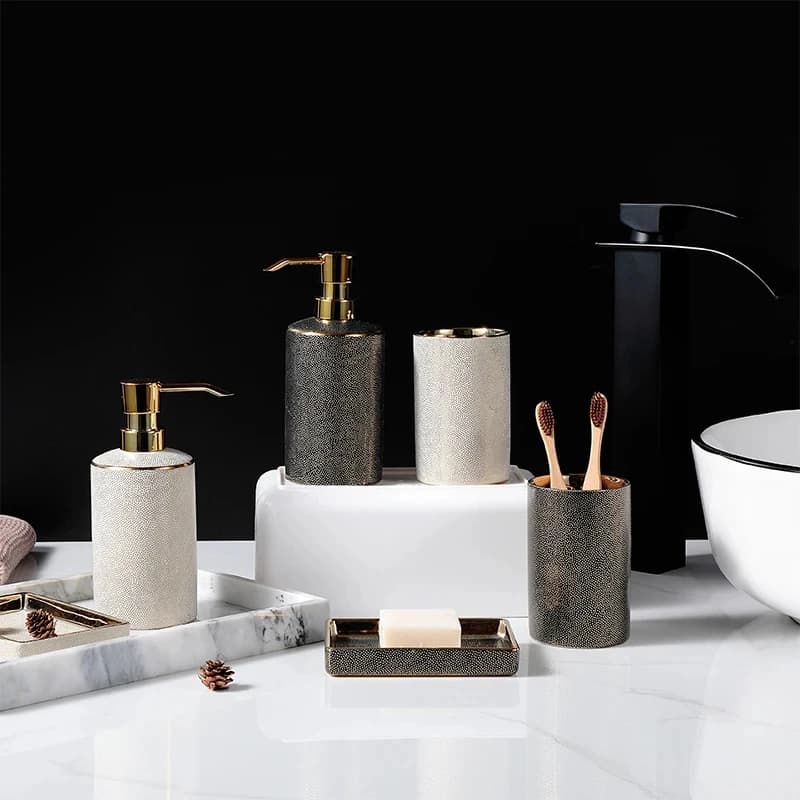 Accessori da bagno nordici Bottiglie di shampoo in ceramica Bottiglia di gel doccia Dispenser di sapone Collutorio Tazza Portasapone Portaspazzolino