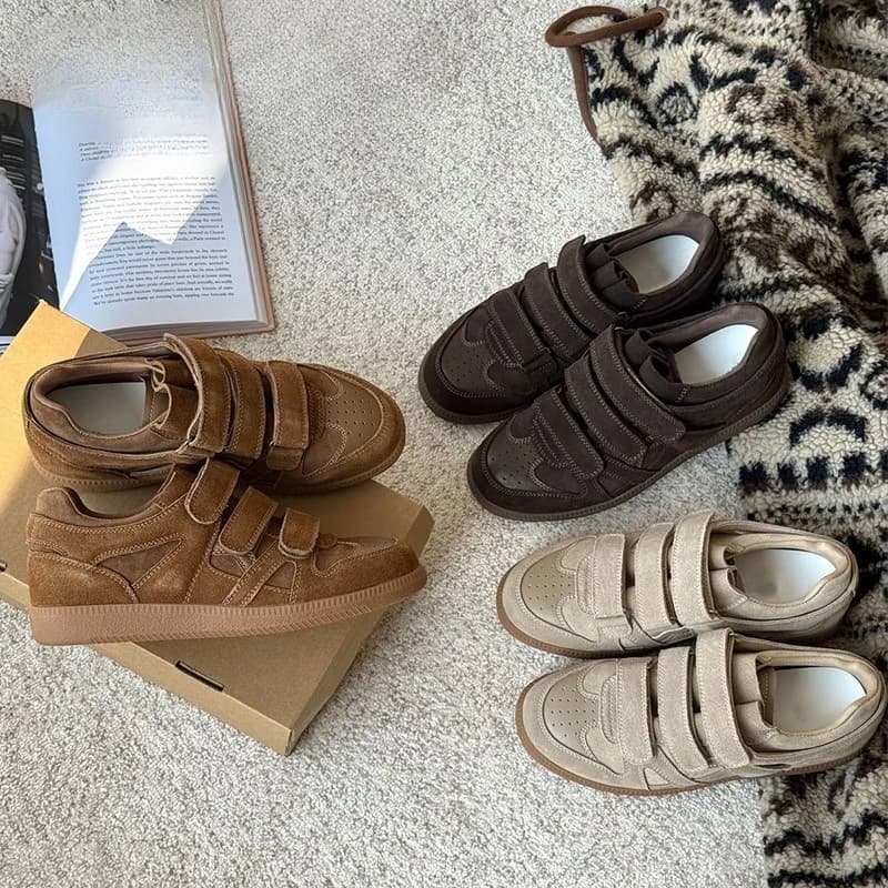 Scarpette bianche in velcro in pelle Primavera Nuovo cinturino triplo Casual Board Retro Sport Sneakers da donna Stringate