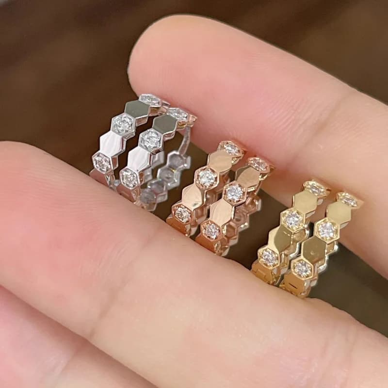 Orecchini dal design esagonale a nido d'ape alla moda ed eleganti, con zirconi, orecchini di forma rotonda, adatti per le donne.