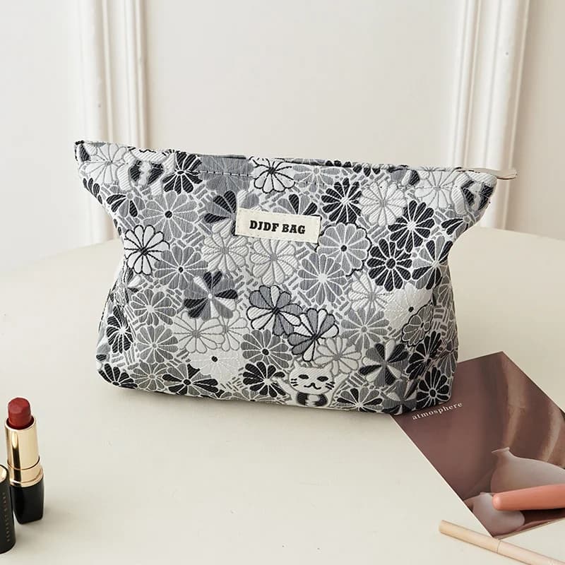 Silver Gray Flower Ladies Cosmetic Bag Large Capacity Cosmetic Storage Bag Zipper Design Portable Toiletry Bag Commuter Clutch