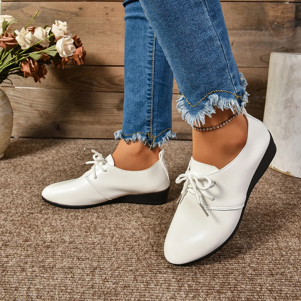 2026 New Arrival Ladies Lace-Up Wedge Leather Shoes Solid Color Black White Non-slip Rubber Sole Business Commuter Dress Shoes