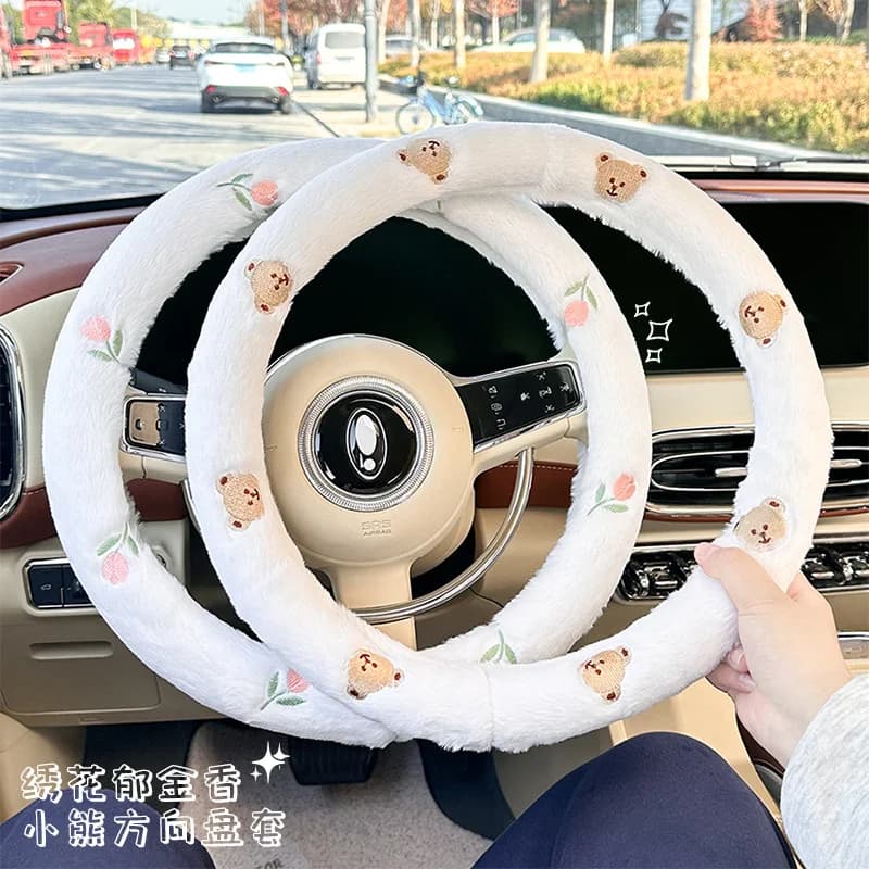 Cover for cars in plush with comic embroidery, anti-slip and wear-resistant car handle cover, winter hot steering wheel